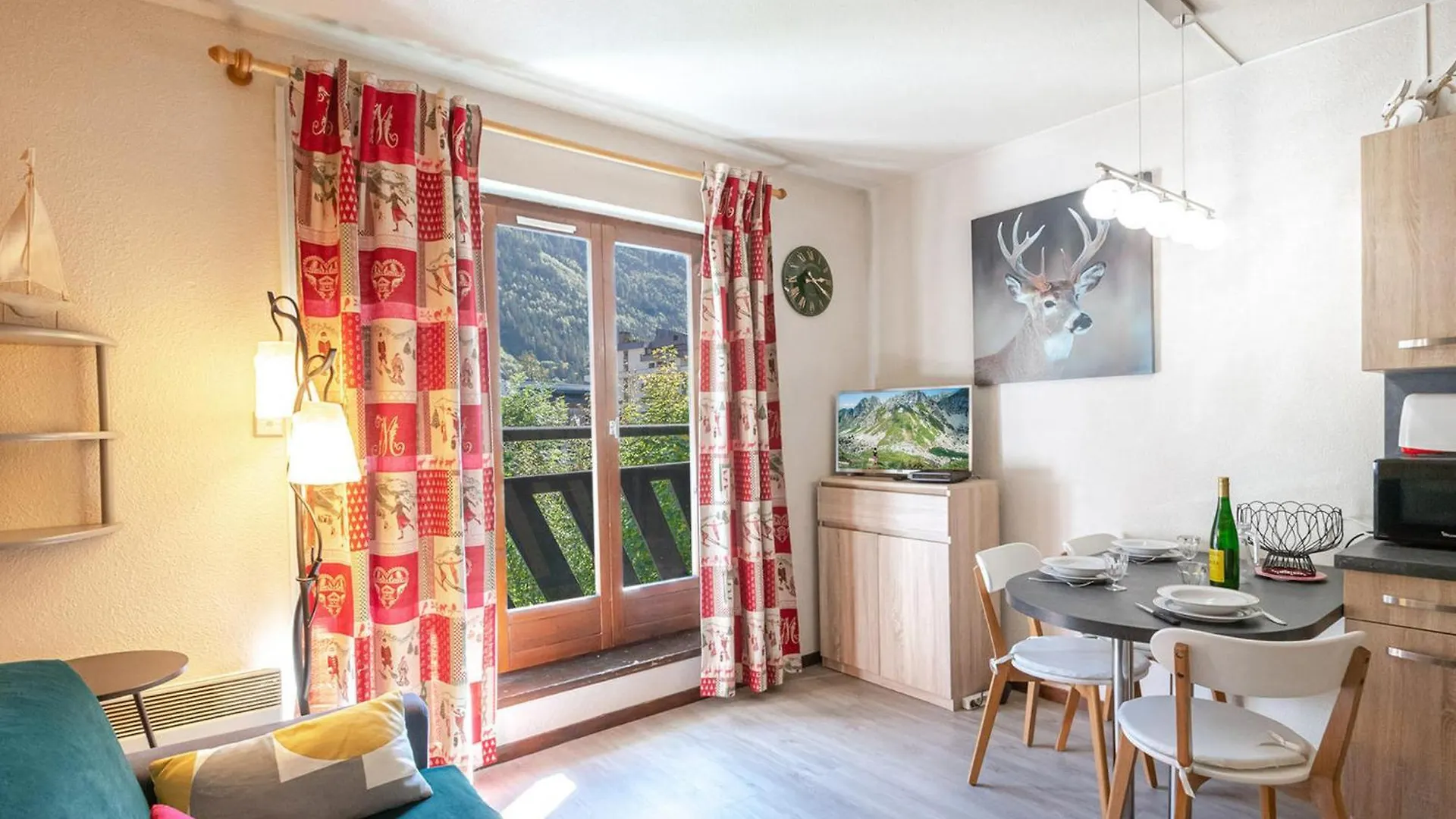 Chamonix : Studio Charmant, Balcon Vue Mont-Blanc, Parking, Wifi, Animaux Acceptes - Fr-1-343-221 0*,